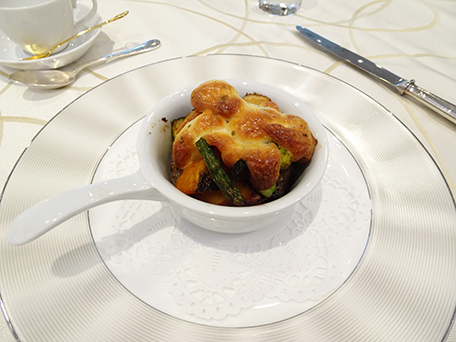 イベリコ豚のソテー野菜グラタンソース