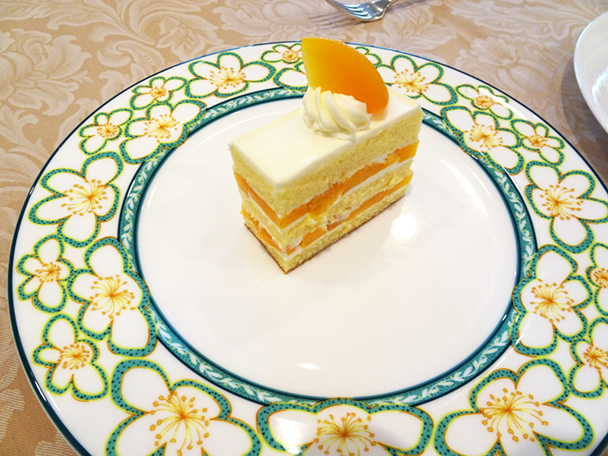 黄桃のケーキ
